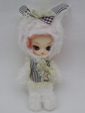 Little Dal Romantic White Rabbit outfit