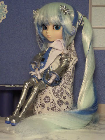 Pullip Miku Snow outfit