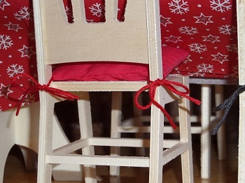 Miniatures assises de chaises