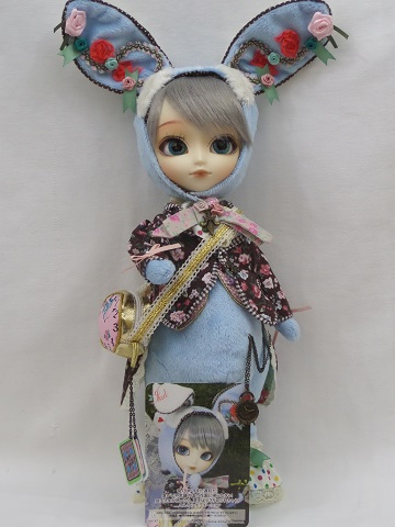 Isul White Rabbit outfit